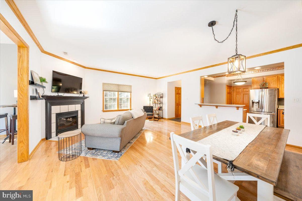 1215 Lindsay Lane photo 8
