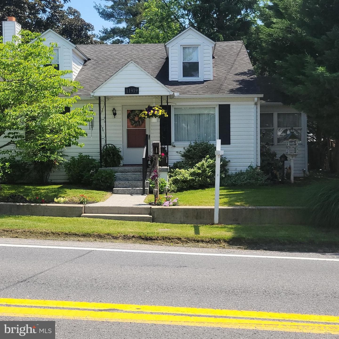 11919 Mapleville Road photo 2