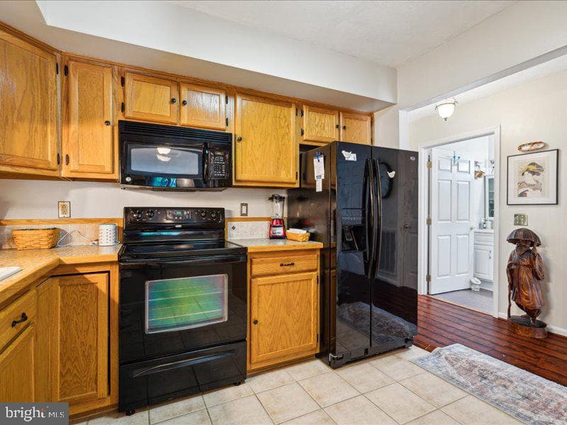844 W Irvin Avenue photo 12