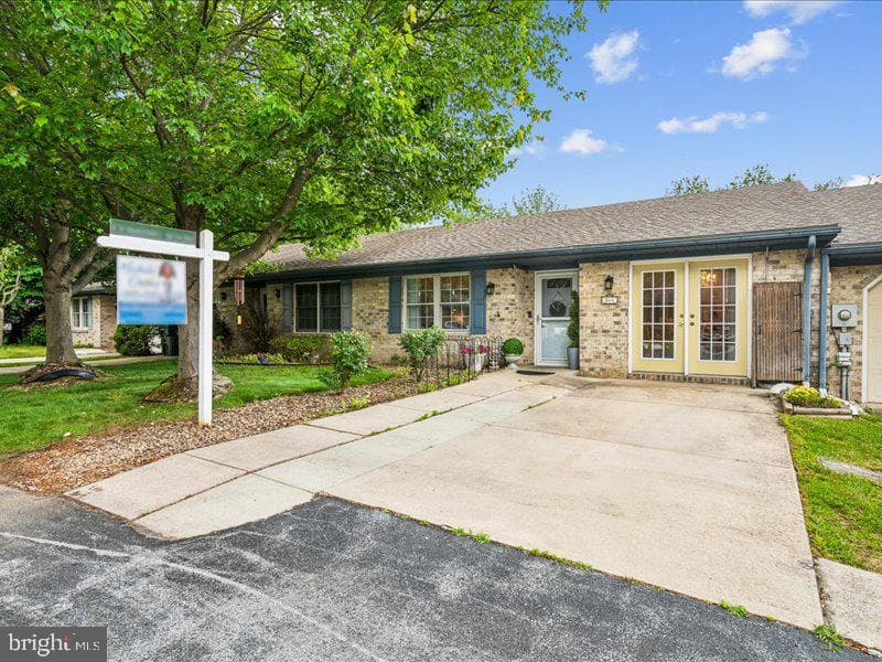 844 W Irvin Avenue photo 28