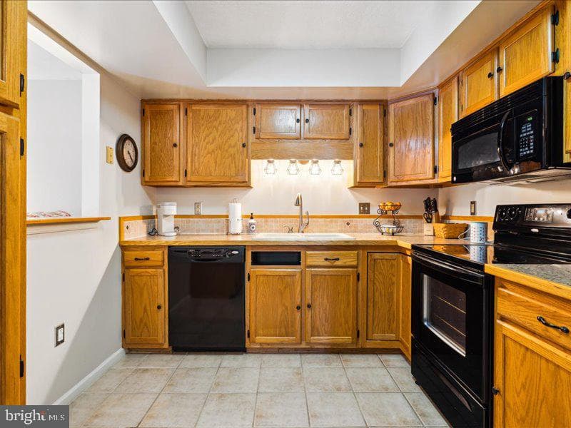 844 W Irvin Avenue photo 30