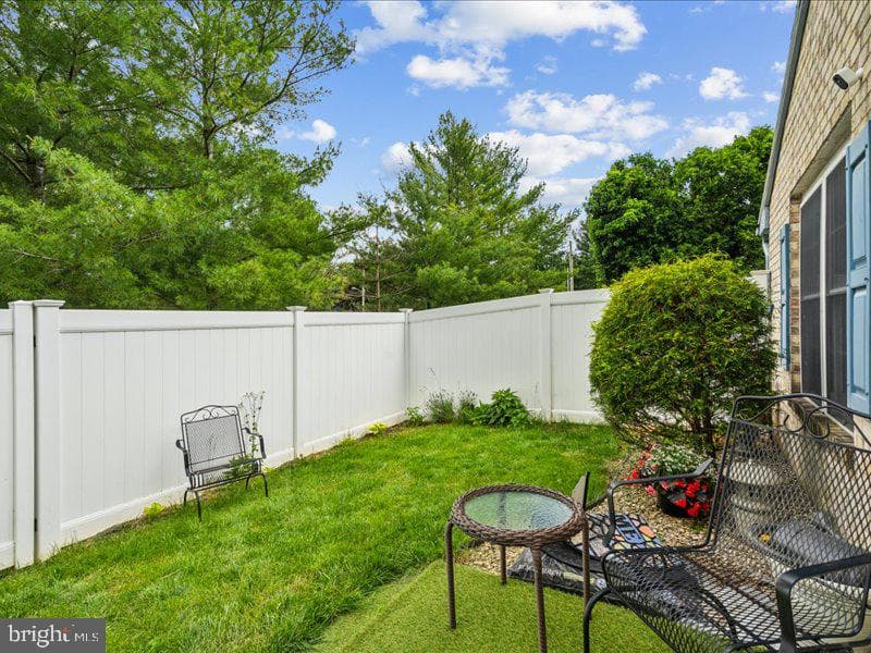 844 W Irvin Avenue photo 31