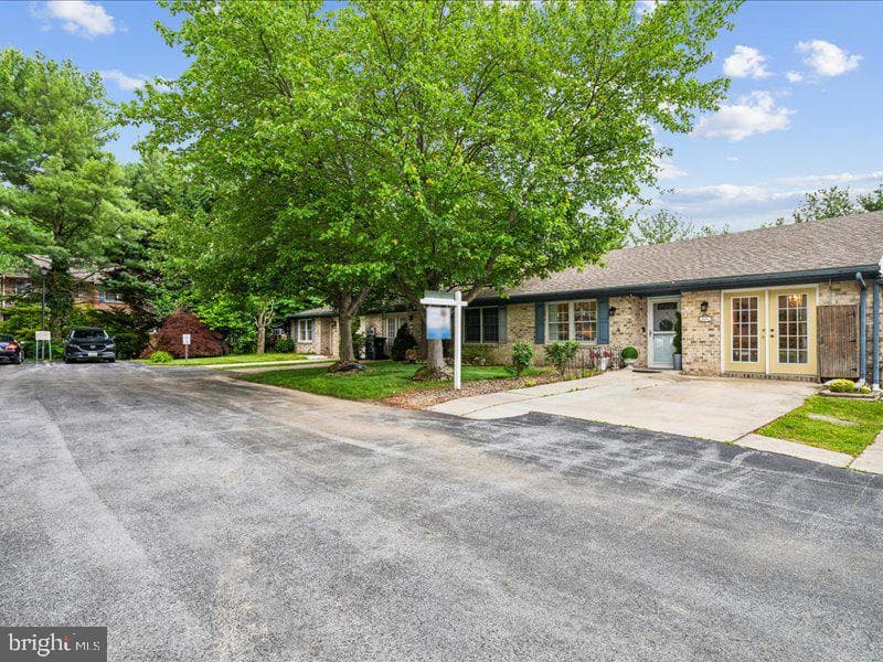 844 W Irvin Avenue photo 32