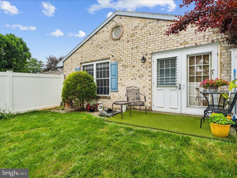844 W Irvin Avenue photo 34