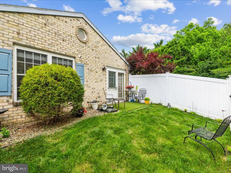 844 W Irvin Avenue photo 35