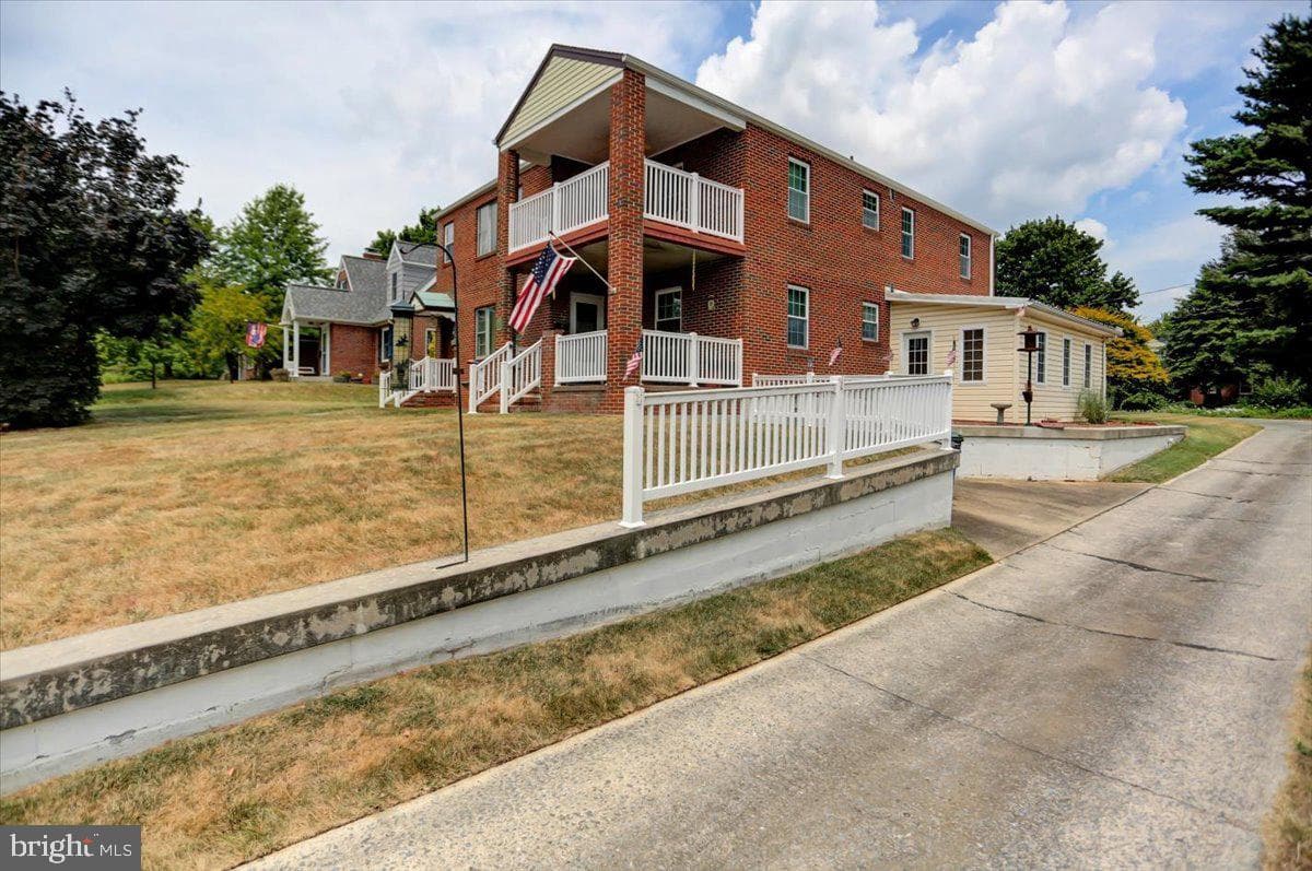 118 Linden Avenue photo 3