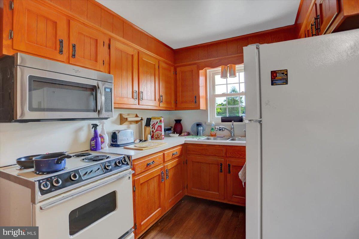 118 Linden Avenue photo 43