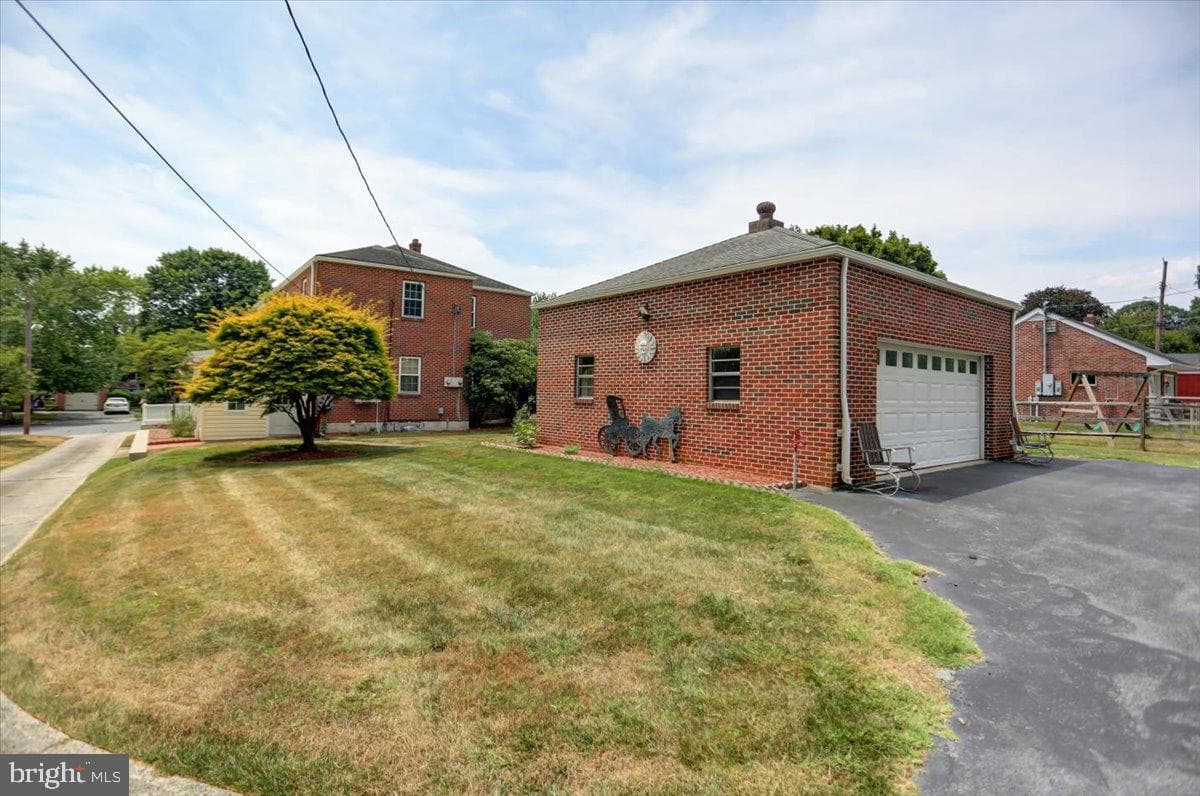 118 Linden Avenue photo 5