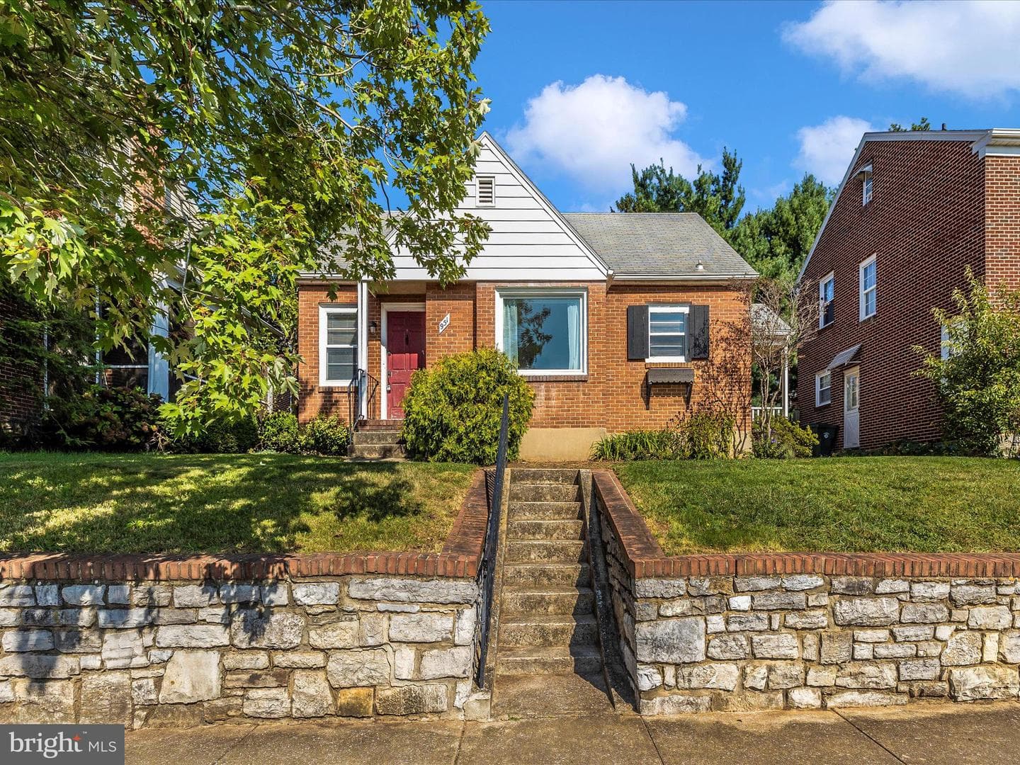 951 View Street photo 1