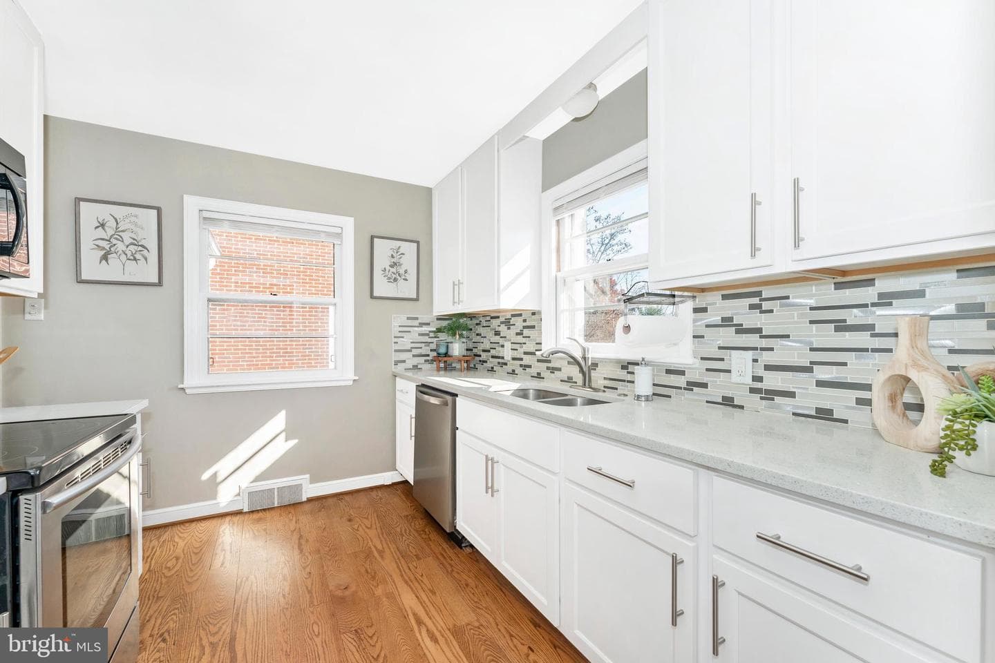 951 View Street photo 4