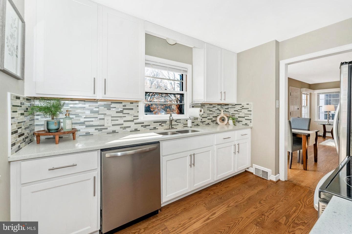 951 View Street photo 5