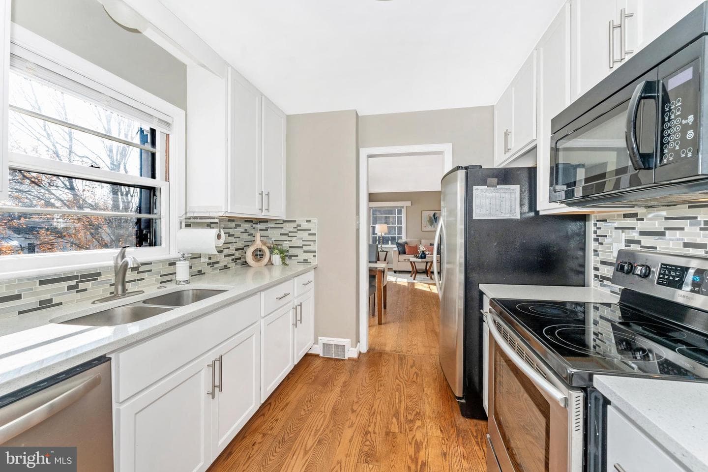 951 View Street photo 6