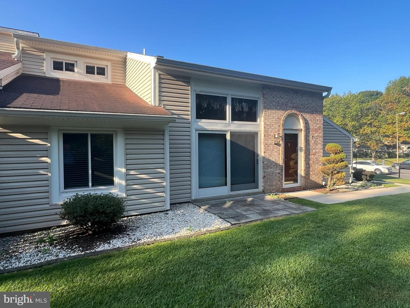 1530 Kensington Drive photo 1