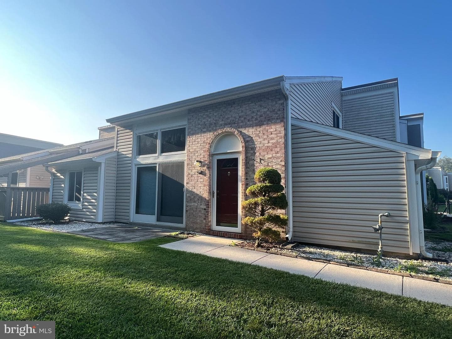 1530 Kensington Drive photo 2