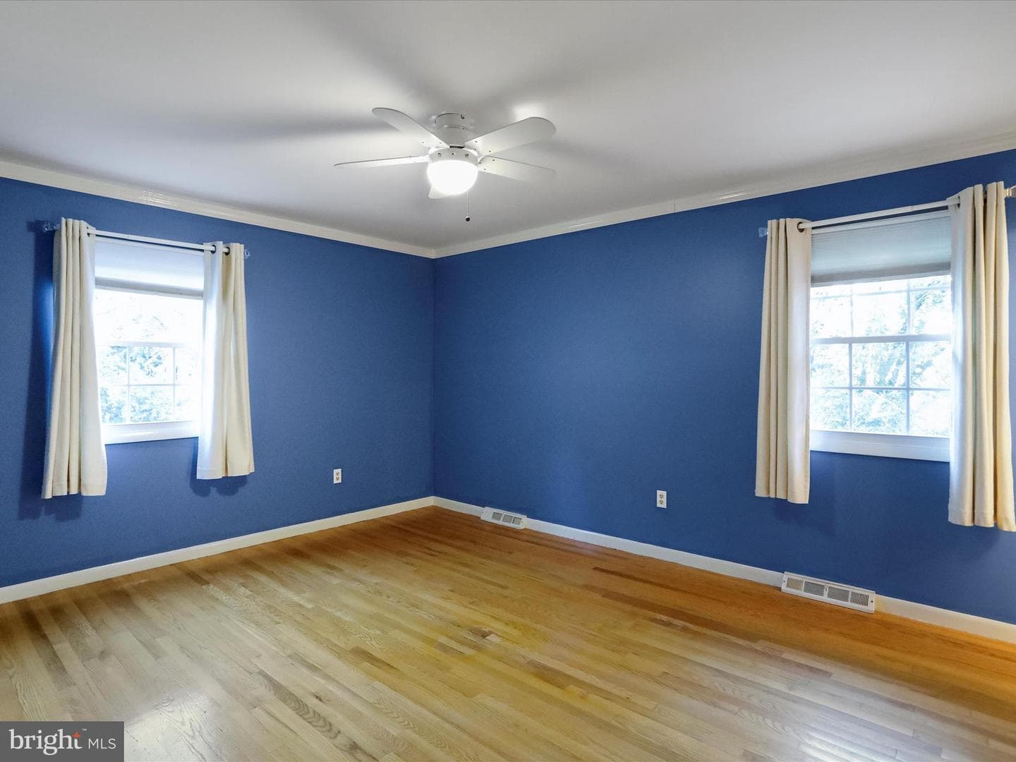 1056 Valleybrook Drive photo 11