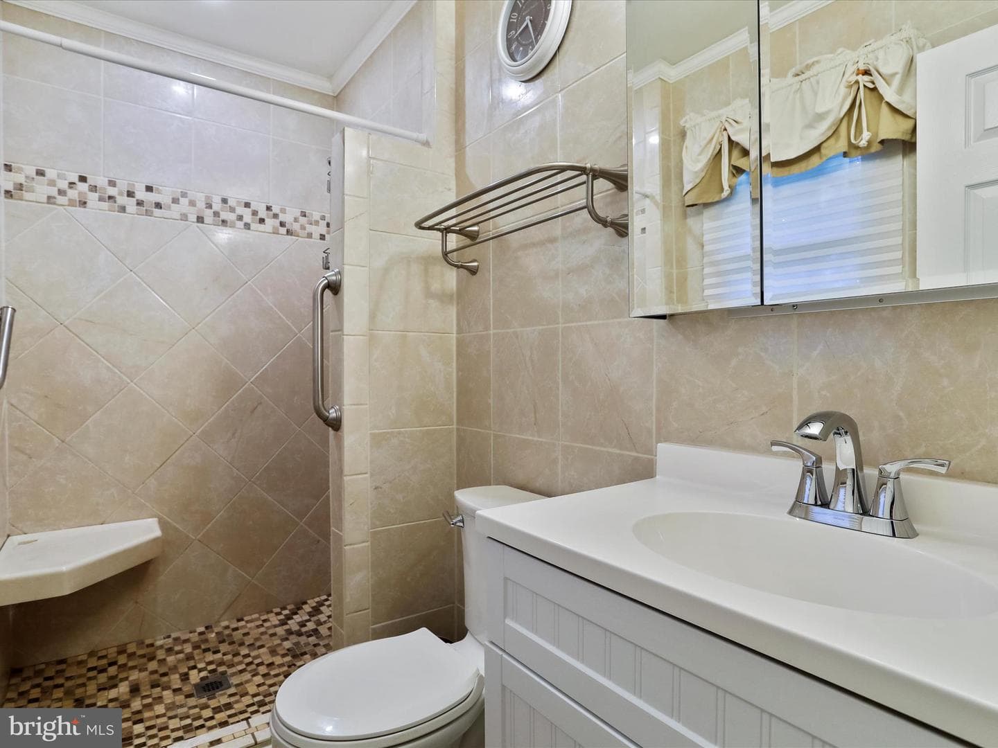 1056 Valleybrook Drive photo 14