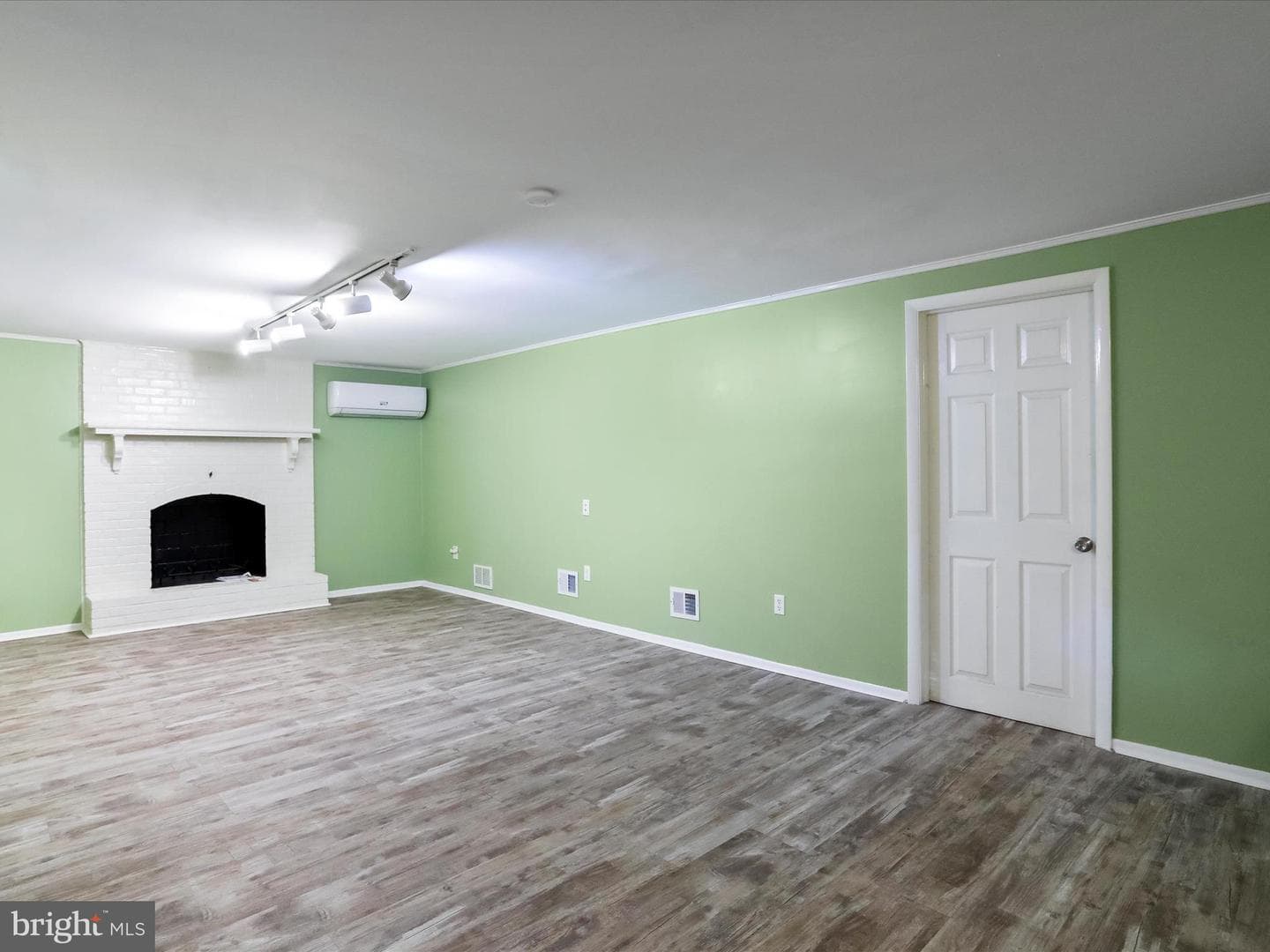 1056 Valleybrook Drive photo 21