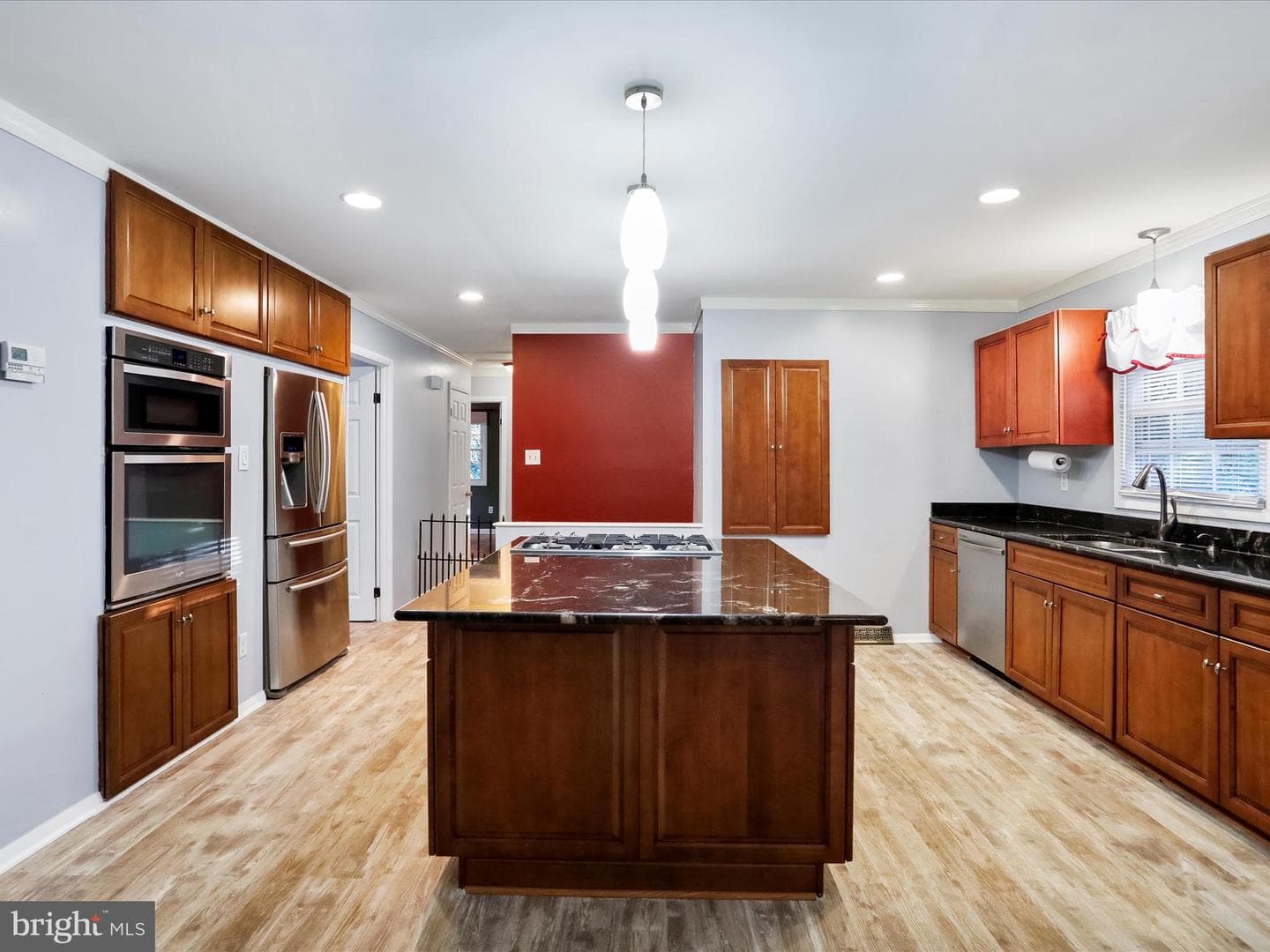 1056 Valleybrook Drive photo 3