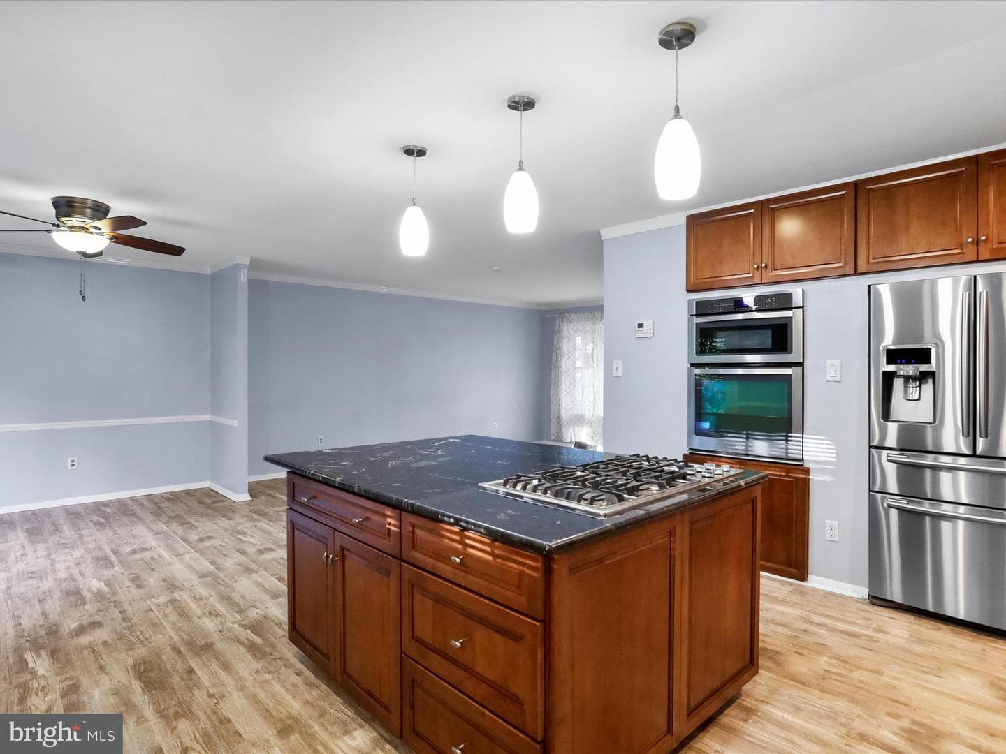 1056 Valleybrook Drive photo 4