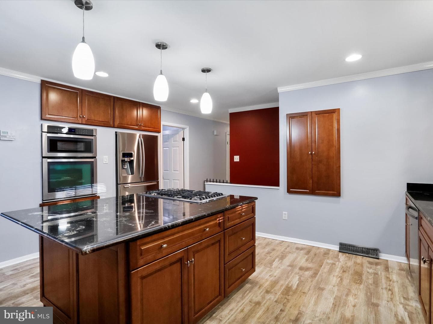 1056 Valleybrook Drive photo 5