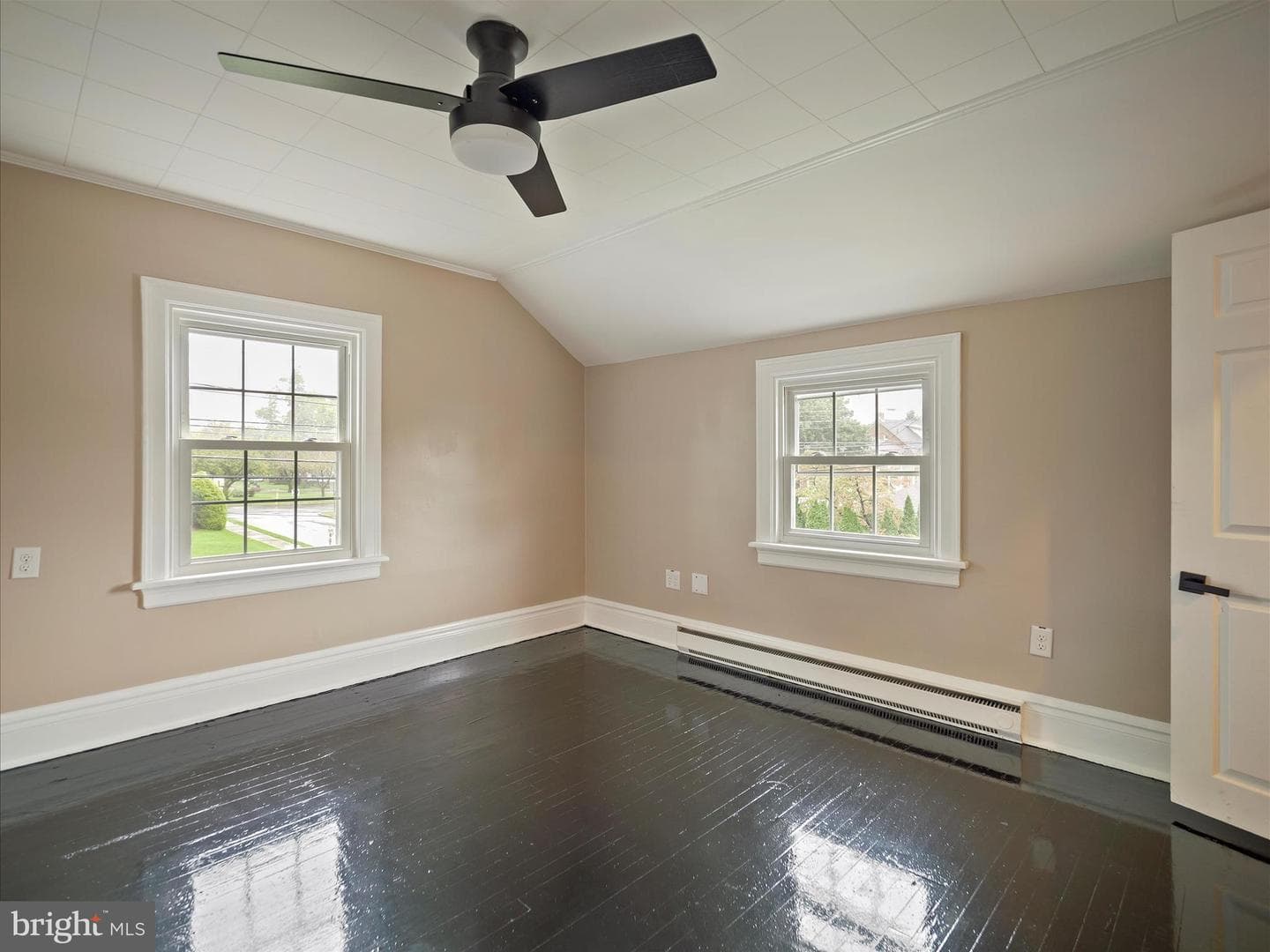 152 E Irvin Avenue photo 21