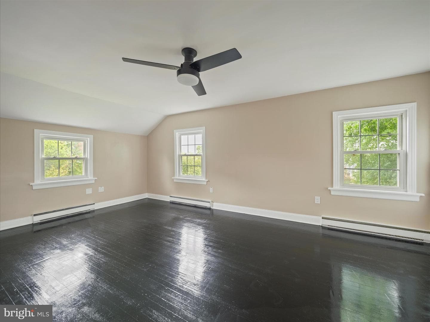 152 E Irvin Avenue photo 25