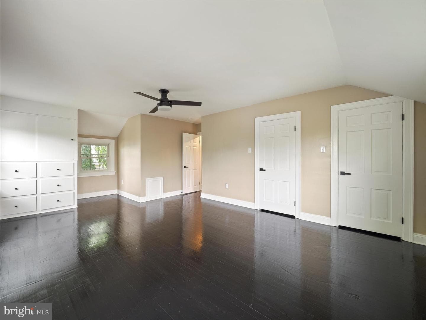 152 E Irvin Avenue photo 26