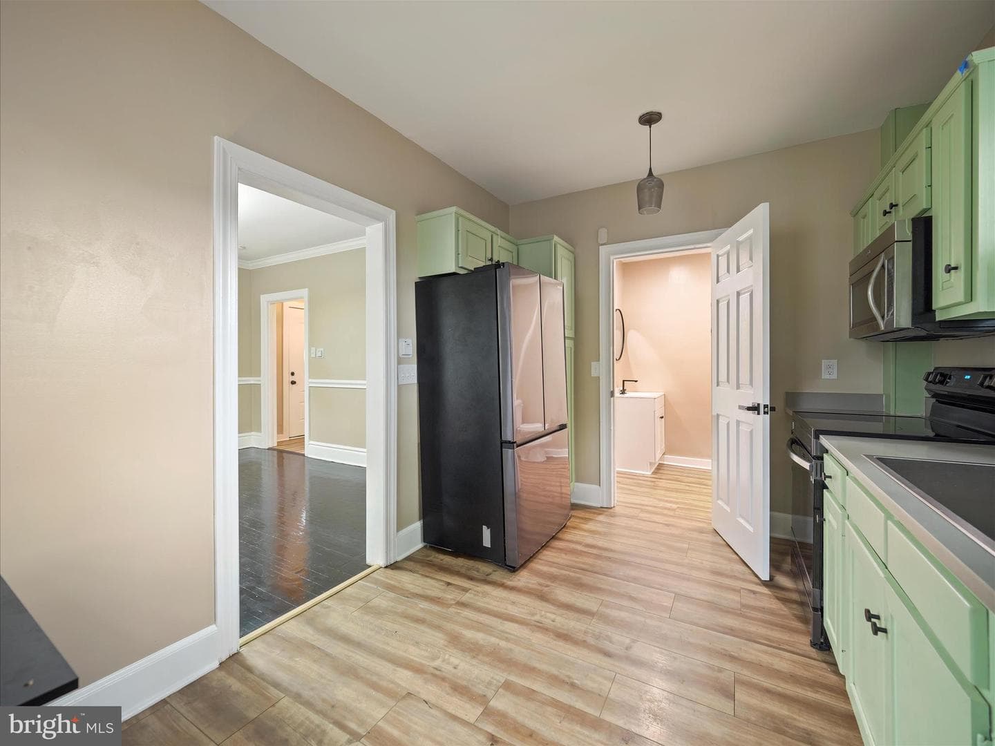 152 E Irvin Avenue photo 8