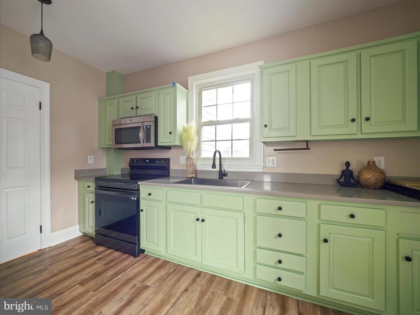 152 E Irvin Avenue photo 9