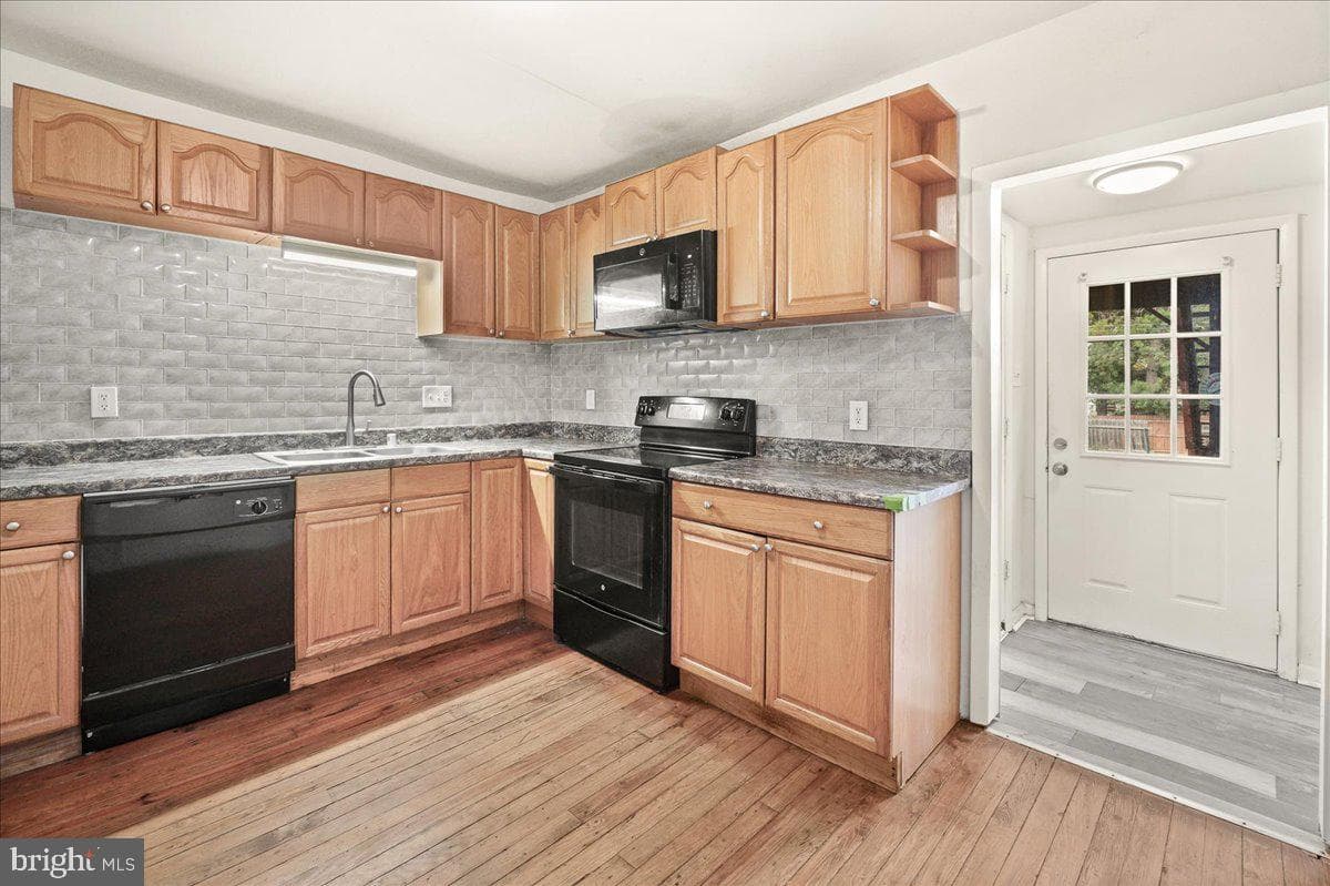 429 Clarendon Avenue photo 10