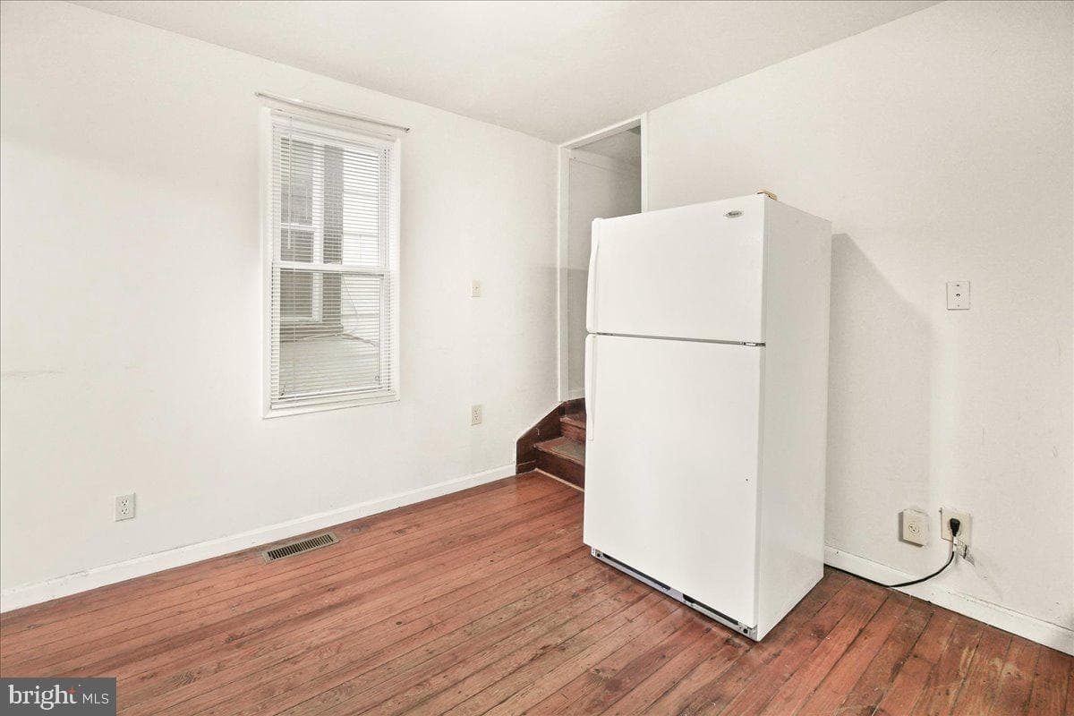429 Clarendon Avenue photo 12