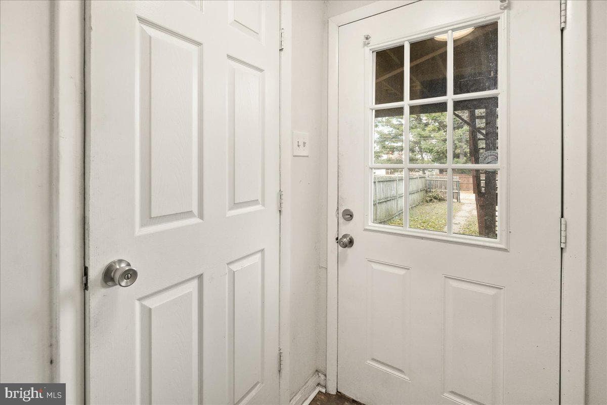 429 Clarendon Avenue photo 13