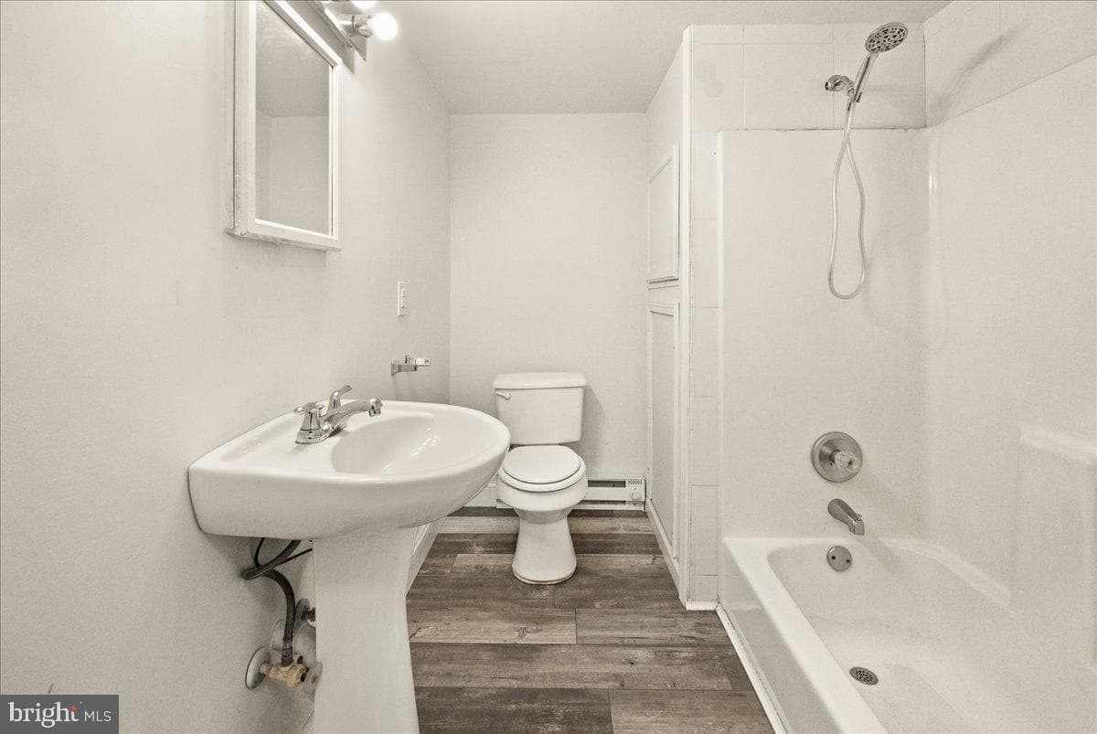 429 Clarendon Avenue photo 14