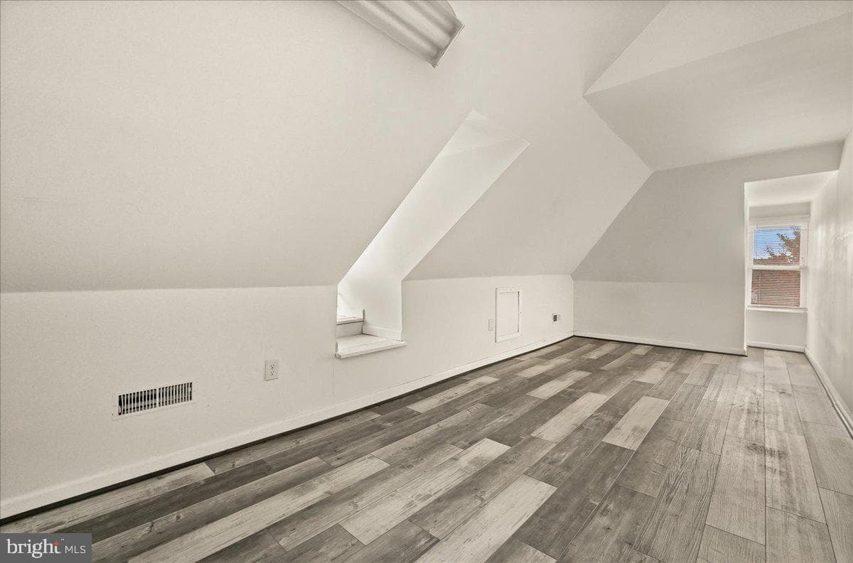 429 Clarendon Avenue photo 20