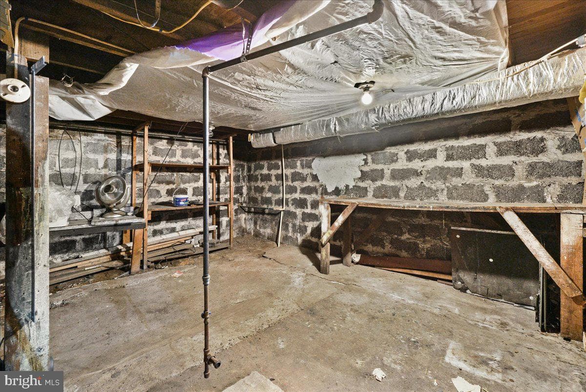 429 Clarendon Avenue photo 23
