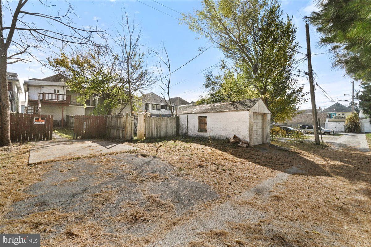 429 Clarendon Avenue photo 25