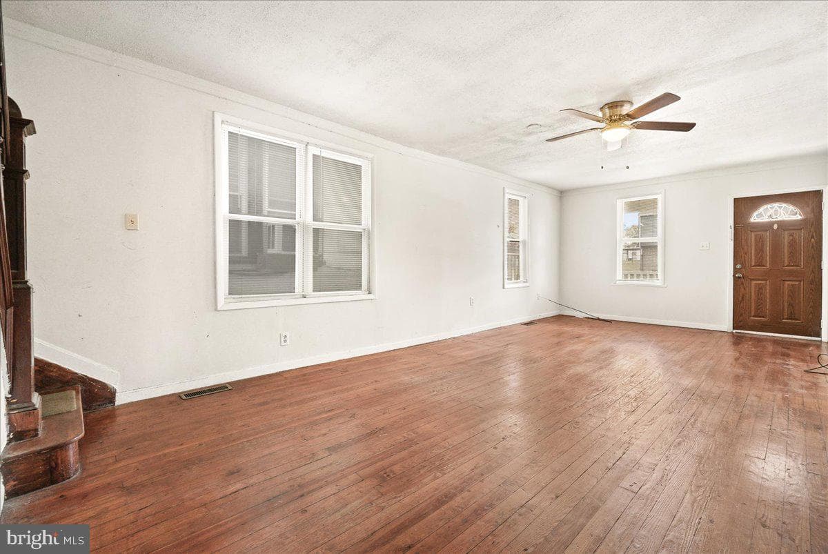 429 Clarendon Avenue photo 7