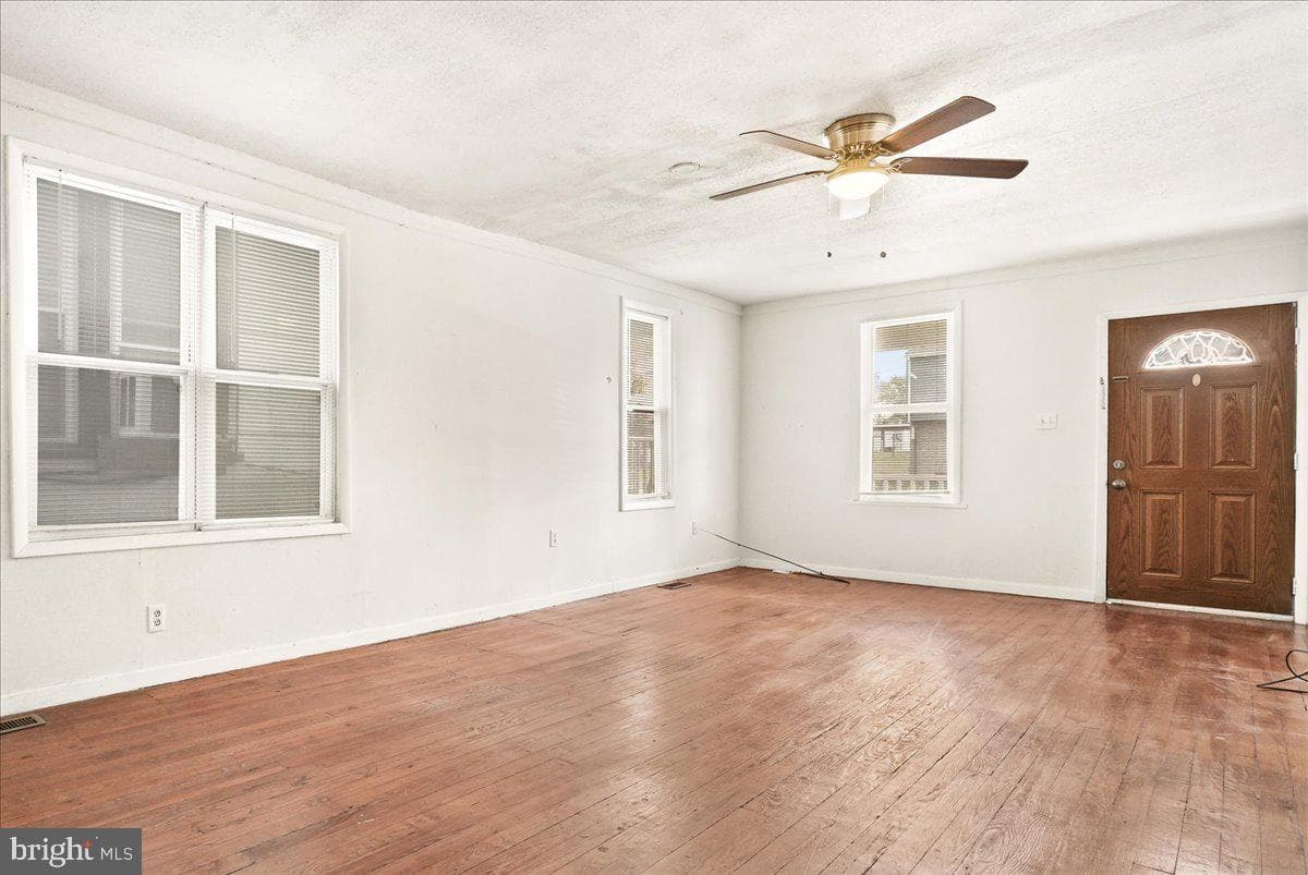 429 Clarendon Avenue photo 8