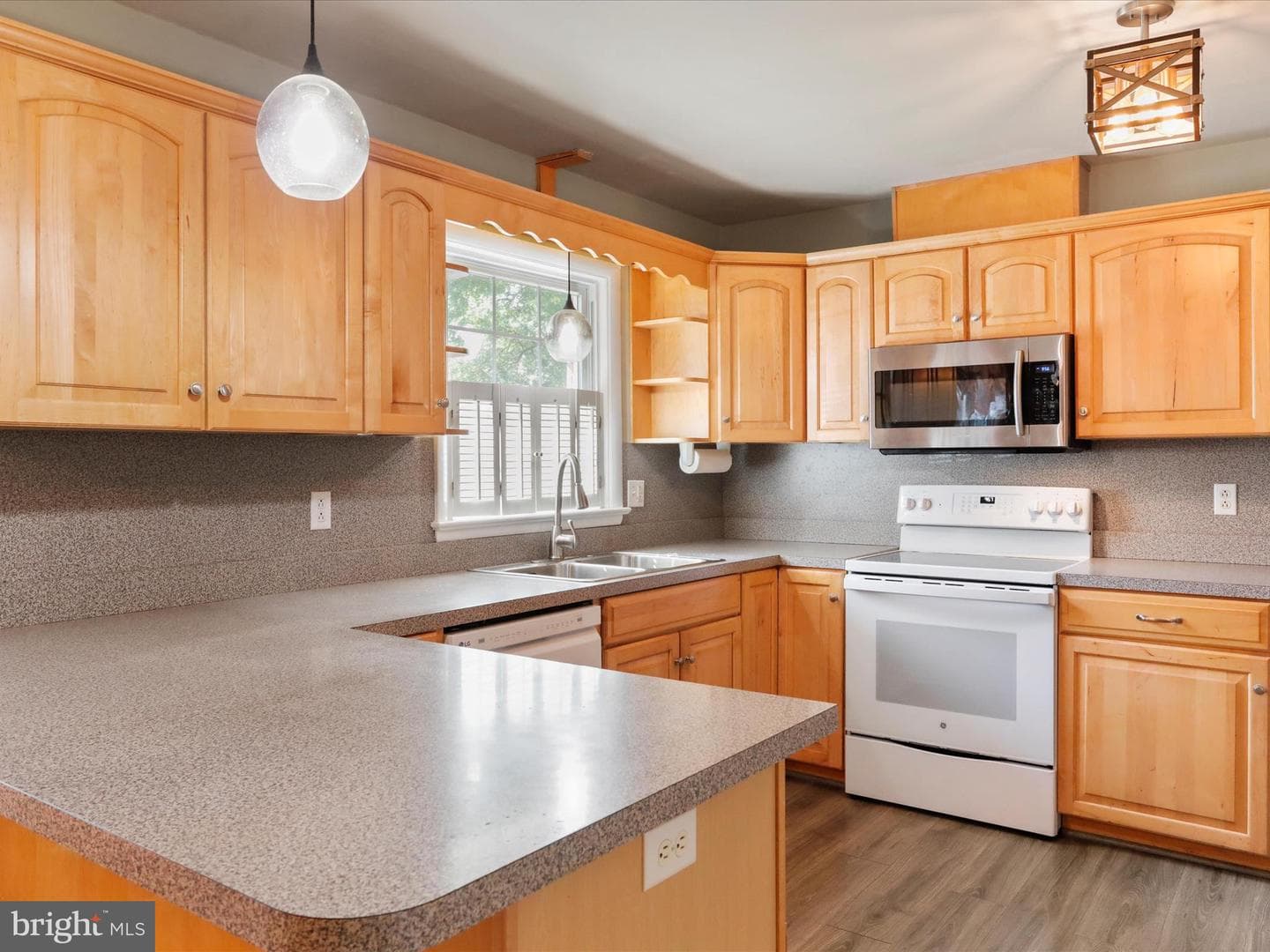 13406 Paramount Terrace photo 4