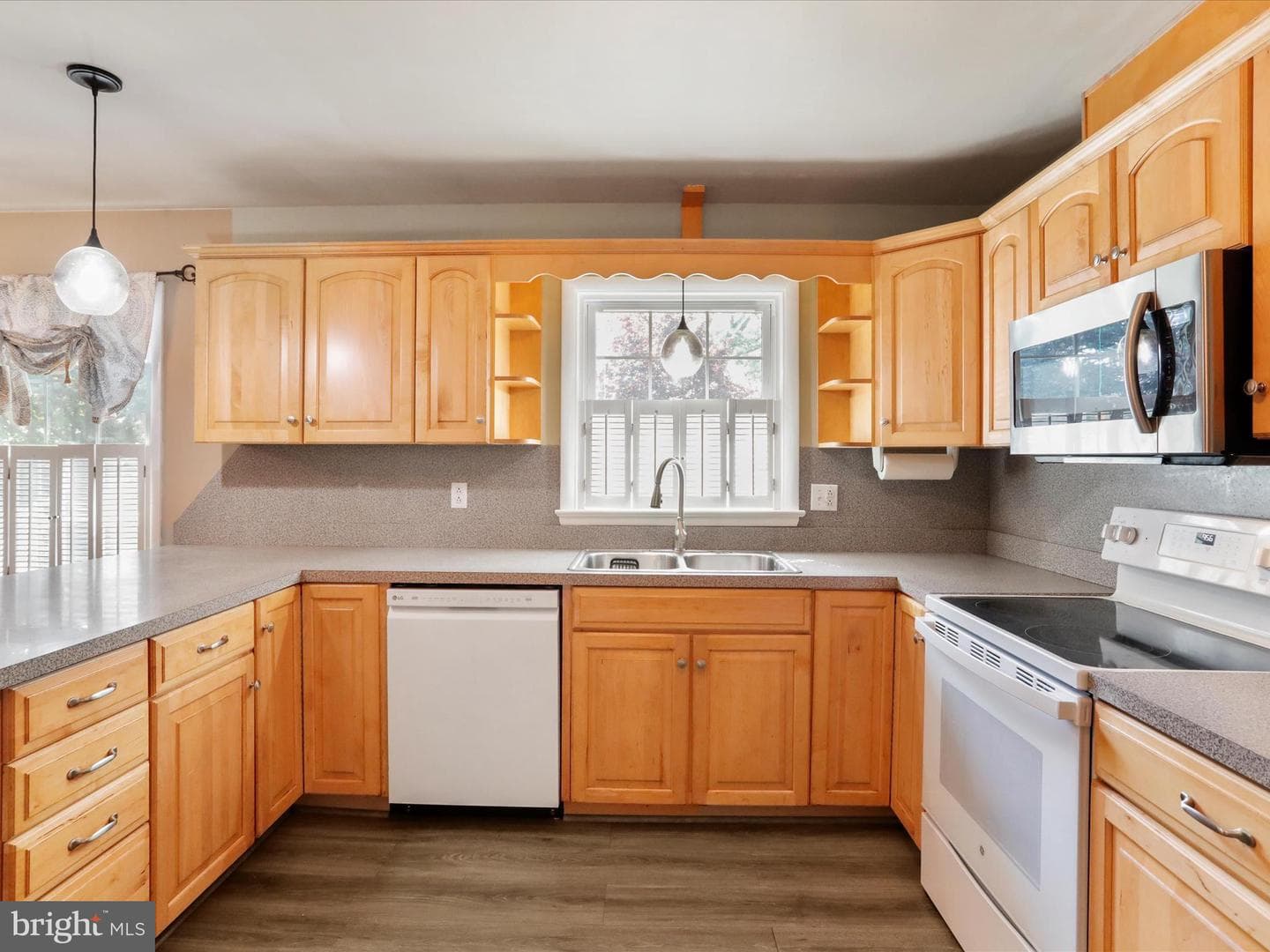 13406 Paramount Terrace photo 5