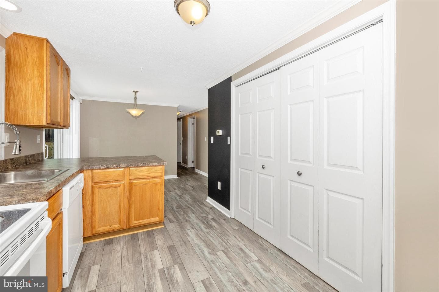 206 Carroll Avenue photo 24