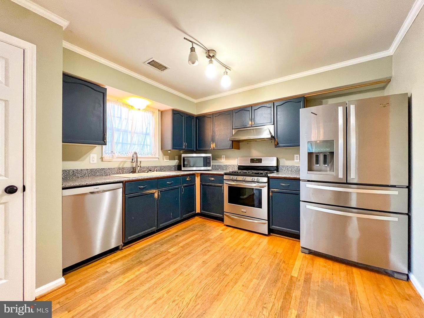 430 Westminster Court photo 22