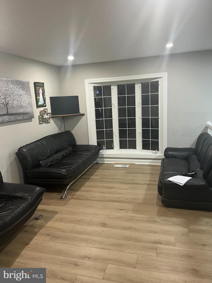 1328 Outer Drive photo 9