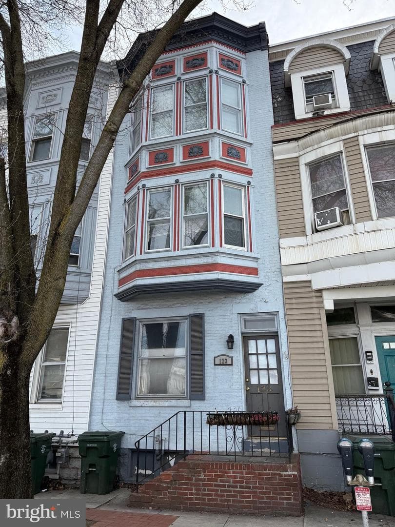 123 E Washington Street