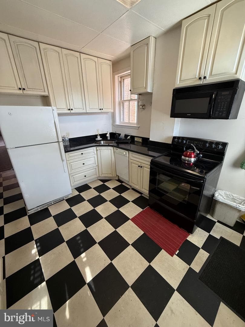 123 E Washington Street photo 2