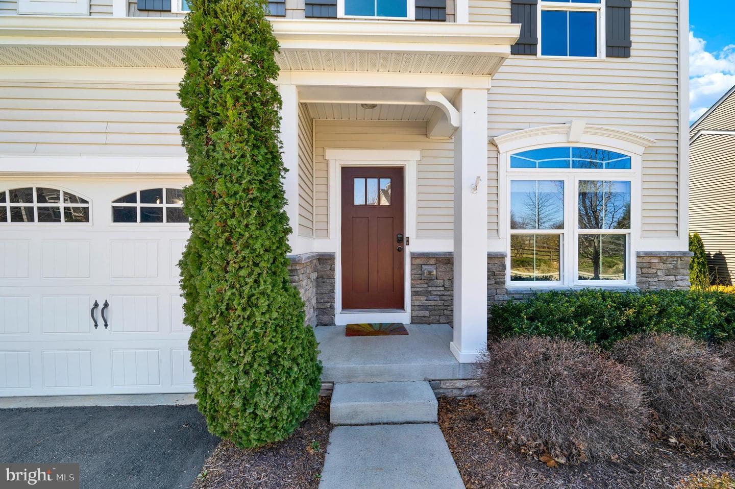 214 Monument Drive photo 3