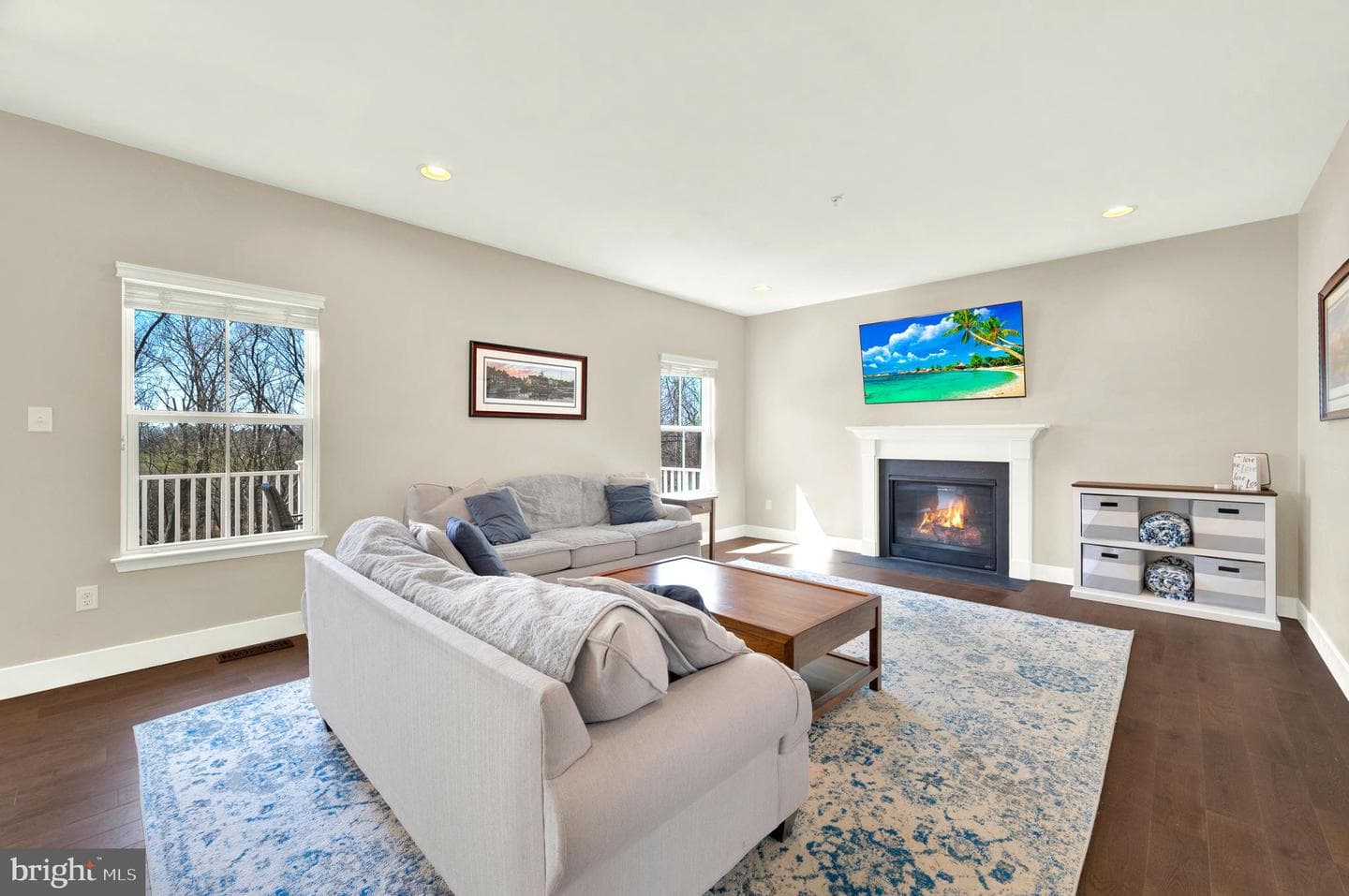 214 Monument Drive photo 8
