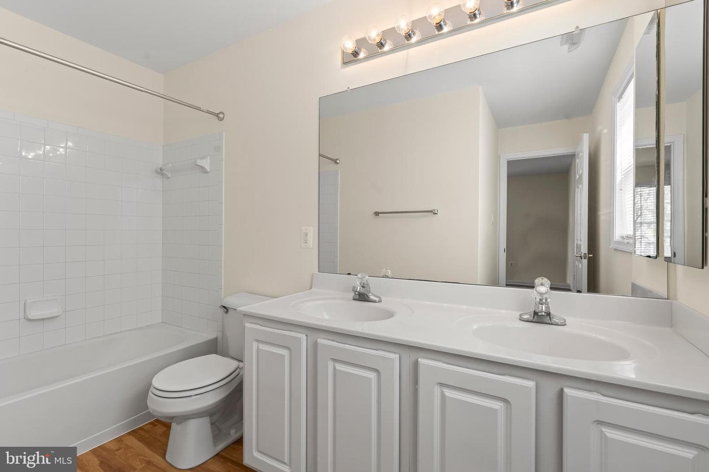 342 Vale Street photo 26