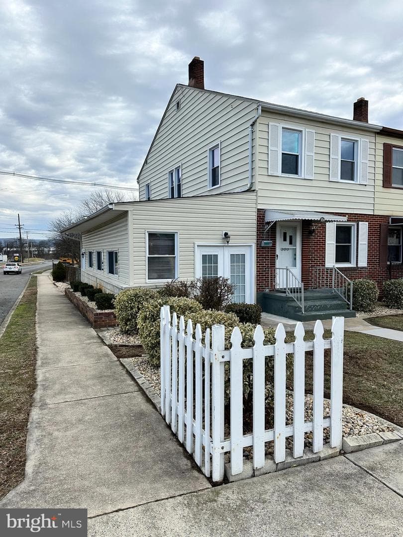 300 Radcliffe Avenue photo 2