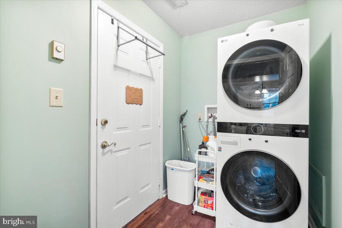 1031 Matthew Court photo 16